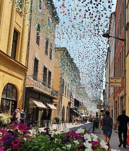 Appartement Chez Mamita : Dans Quartier Calme. *