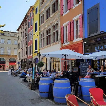 Apartment Chez Mamita : Dans Quartier Calme. *